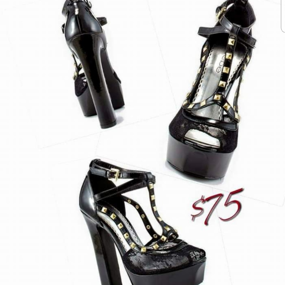 Never Worn Black bebe heels